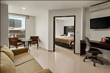 Wyndham Garden Guadalajara Acueducto