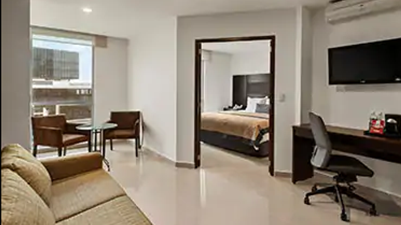 Wyndham Garden Guadalajara Acueducto