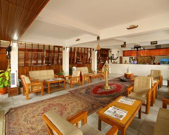 Samudratheeram Beach Resort - 可瓦蘭 - 櫃檯
