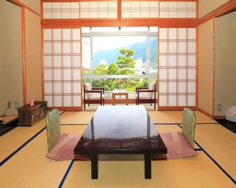 جيرو أونسين بوسينكان - جيرو - غرفة معيشة