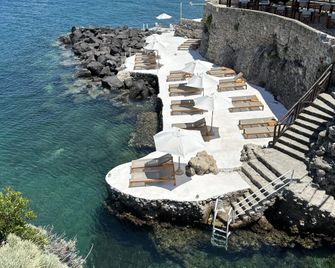 هوتل باجودا - إيشيا - شاطئ