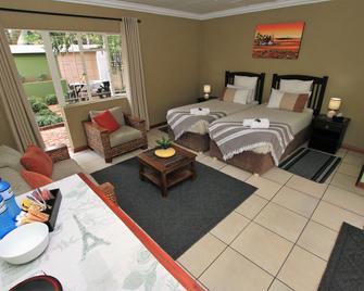 Summer Garden Guest House (Urban Jungle) - Benoni - Bedroom