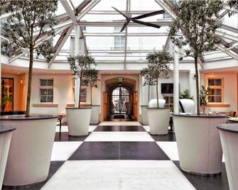 H15 Boutique Hotel, Warsaw, a Member of Design Hotels - Warsaw - Lobby
