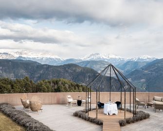 Hotel Belvedere - Fine Dining, Hideaway & Spa - Jenesien - Außenansicht