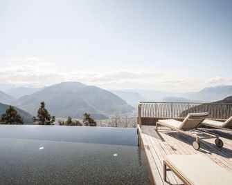 Hotel Belvedere - Fine Dining, Hideaway & Spa - San Genesio Atesino - Piscine