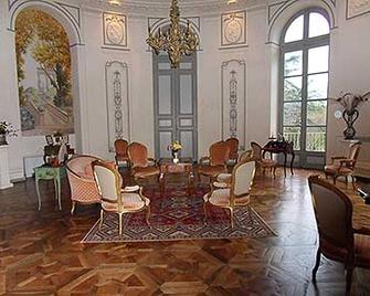 Chateau De Clermont Saves - L'Isle-Jourdain - Dining room