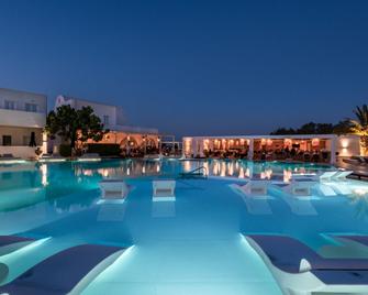 Imperial Med Resort & Spa - פירה - בריכה