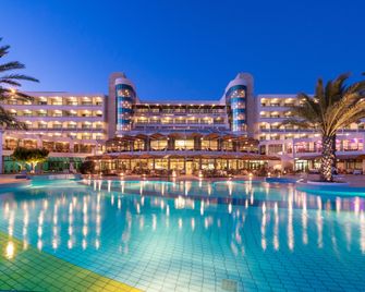 Constantinou Bros Athena Beach Hotel - Geroskípou - Building