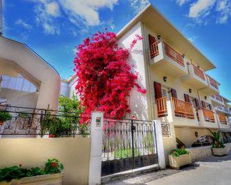 Hotel Kalyves Beach - Kalyves - Building