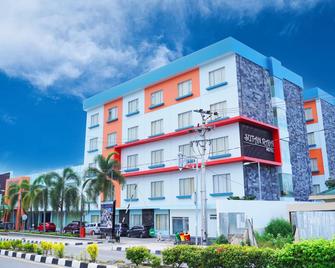 Sutan Raja Hotel & Convention Palu - Palu - Building