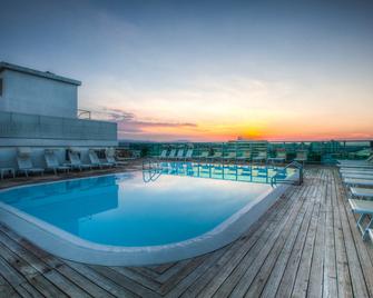 Hotel Universal - Cattolica - Piscina