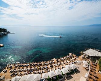 Charisma De Luxe Hotel - קושאדסי - חוף