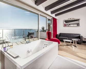 Charisma De Luxe Hotel - Kusadasi