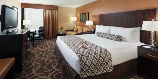 Crowne Plaza Newark Airport - Elizabeth - Bedroom