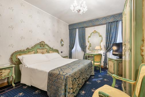 Hotel Montecarlo - Venice - Bedroom
