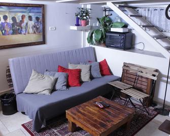 Ahuzat Shaul - Apartment - H̱adera - Living room
