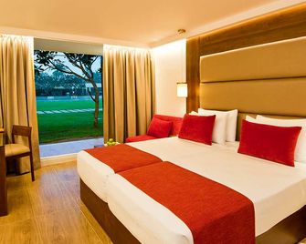 Pegasus Reef - A Beach Resort in Colombo - Wattala - Bedroom