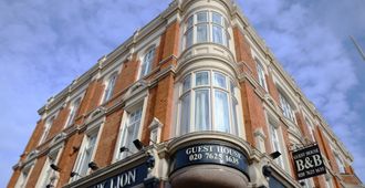 The Black Lion - London - Building