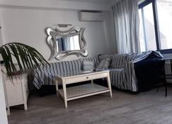 Odysseys House - Fira - Salon