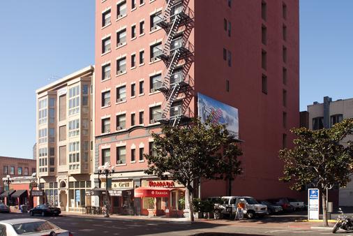 Ramada by Wyndham San Diego Gaslamp Convention Center - San Diego - Building