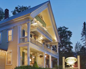Inn at Crystal Lake & Palmer House Pub - Eaton Center - Building
