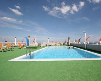 Hotel Villa Luca - Chianciano Terme - Piscina