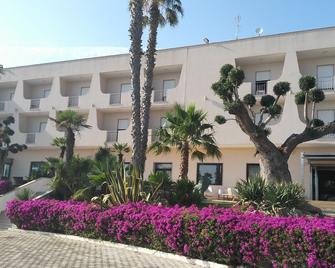 Hotel Villaggio Baia d'Argento - Taranto - Building