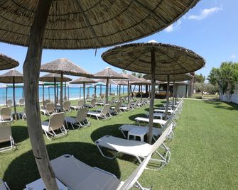 Kopsis Beach Hotel - Pefkochori - Patio