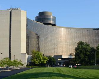 Edward Hotel and Convention Center - Dearborn - Bygning