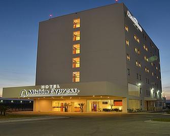 Misión Express Monterrey Aeropuerto La Fe - Monterrey - Edificio