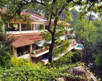 Misión Grand Valle de Bravo - Valle de Bravo - Building