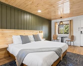 The Boha Hotel - Lake Placid - Bedroom