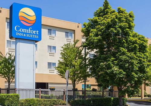 Comfort Inn Suites Seattle 92 1 2 9 Seattle Hotel Deals Reviews Kayak