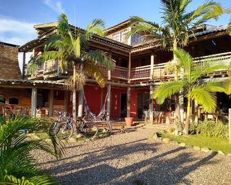 Prazeres do Rosa - Praia do Rosa - בניין