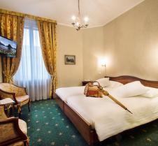 International au Lac Historic Lakeside Hotel