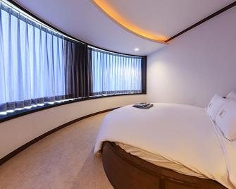 Pohang Yeongildae Hotel Lily - Pohang - Habitación