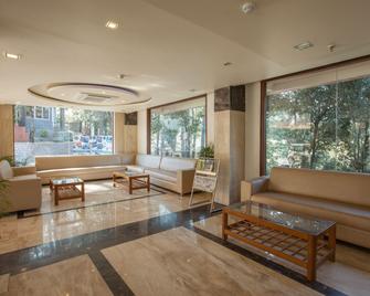 سي هاوك هيل ريزورت - إيه لاكشري بوتيك ريزورت - نينيتال - ردهة