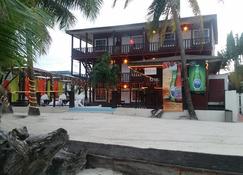 Ocean Tide Beach Resort - San Pedro Town - Κτίριο