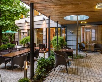 Three Crowns Hotel - פראג - פטיו