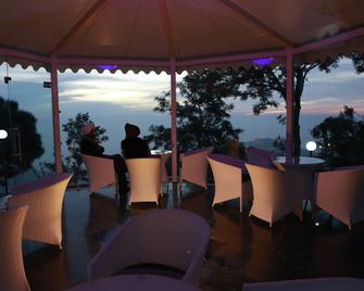 Aestus Wellness Centre - Kasauli - Patio