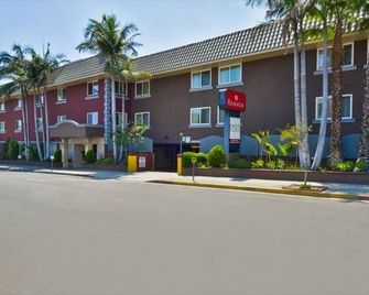 Ramada by Wyndham Los Angeles/Downtown West - Los Angeles - Building