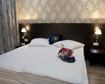 Hotel Gold Shark - Lobnya - Schlafzimmer