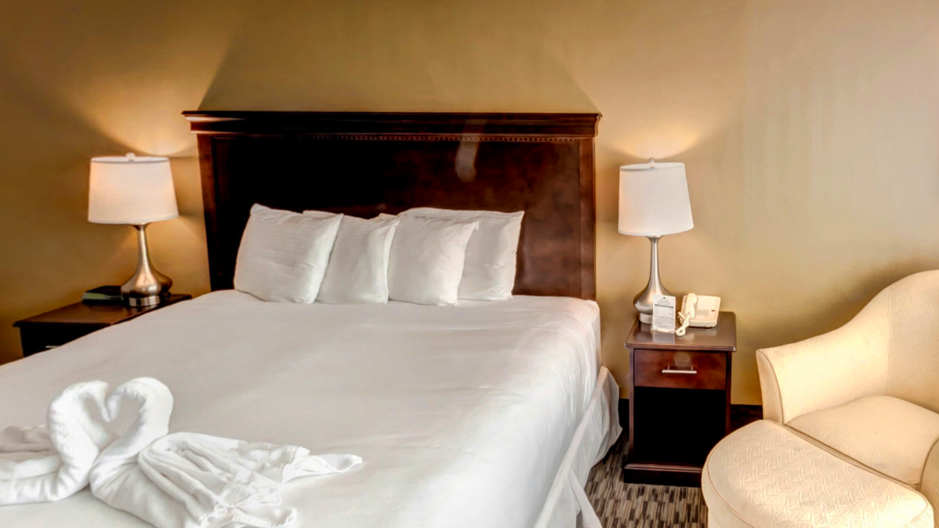 ذا جريجوريان ليك سايد ريزورت