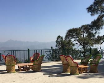 Nature Stay Kasauli Bed & Breakfast - Kasauli - Balcón