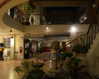 Dm Residente Hotel Inns & Villas - Mabalacat - Lobby