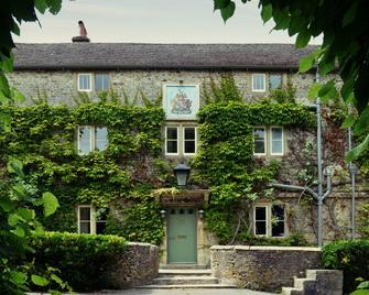 The Bath Arms at Longleat - Warminster - Building