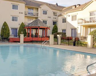 Club - Hotel Nashville Inn & Suites - Nashville - Edifício