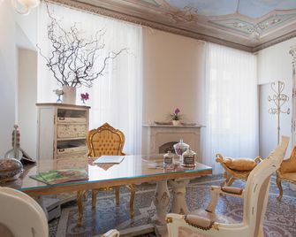 Boutique Hotel Villa Sarnia - Gambarogno - Rezeption