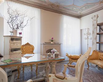 Boutique Hotel Villa Sarnia - Gambarogno - דלפק קבלה