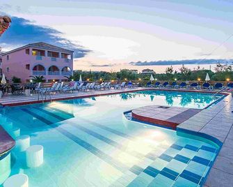Savvas De Mar Hotel - Laganas - Pool